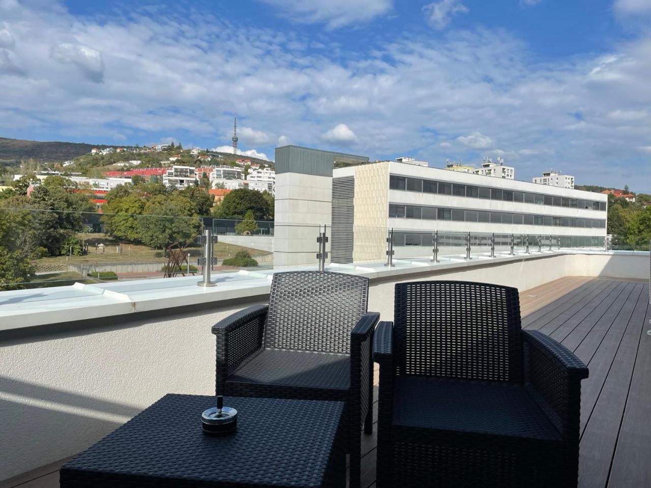Exkluziv Panoramas Lakas Pecs Lägenhet Exteriör bild