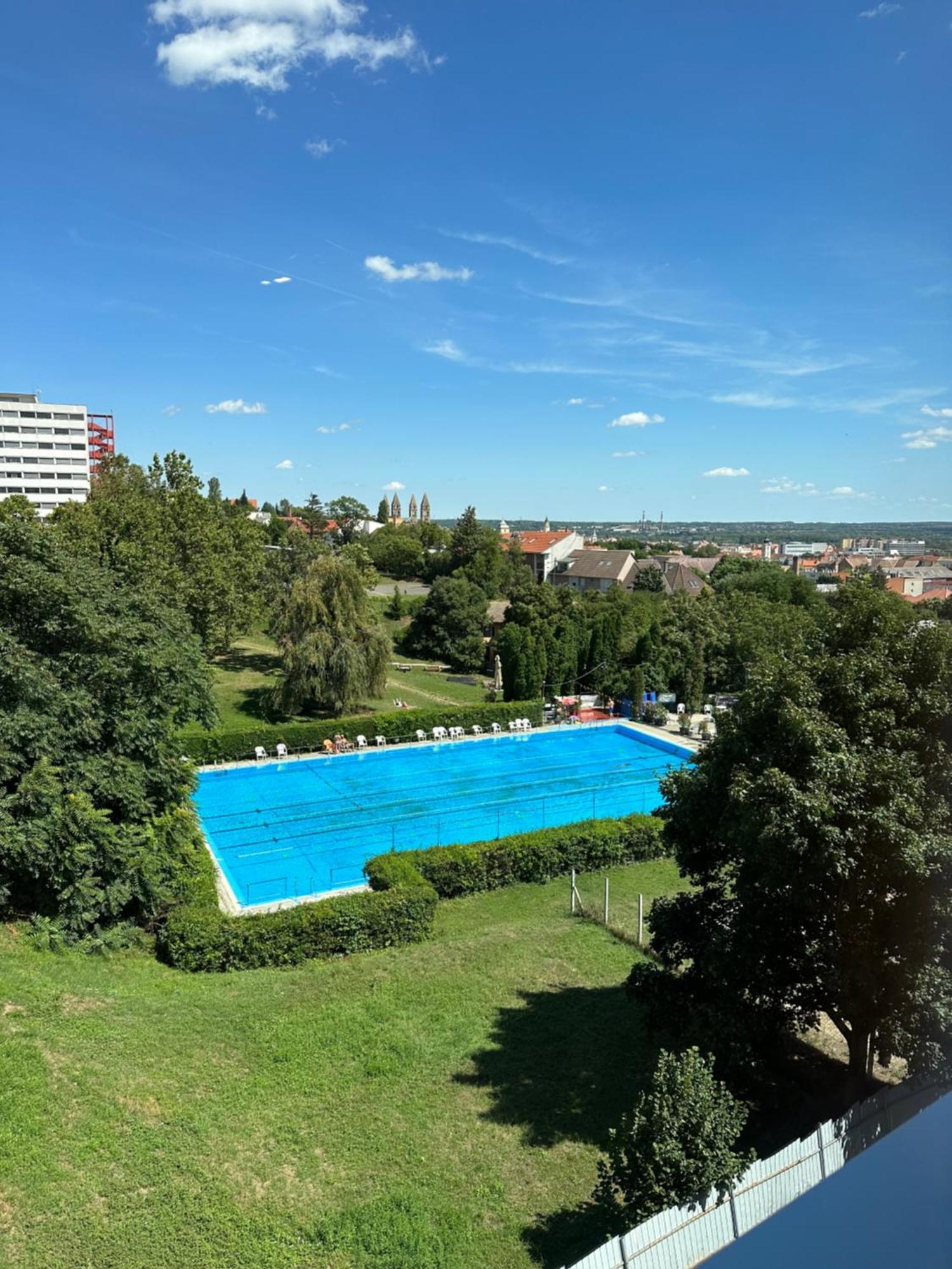 Exkluziv Panoramas Lakas Pecs Lägenhet Exteriör bild
